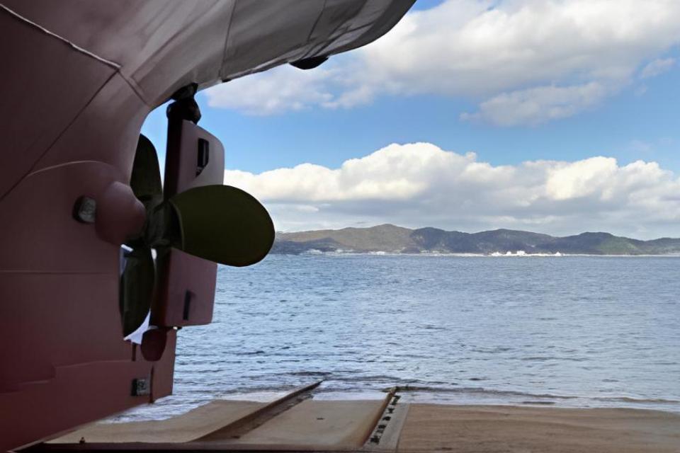 引き揚げ船台(そろばん船台)上架